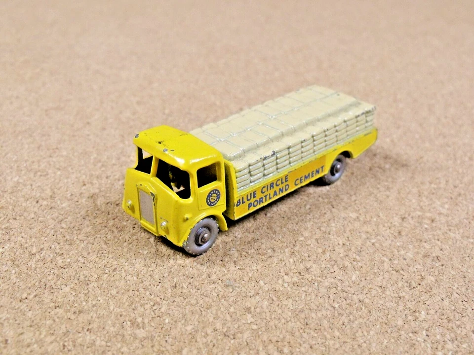 OLD VINTAGE LESNEY MATCHBOX # 51 ALBION CHIEFTAN SILVER PLASTIC WHEELS - Image 4 of 4