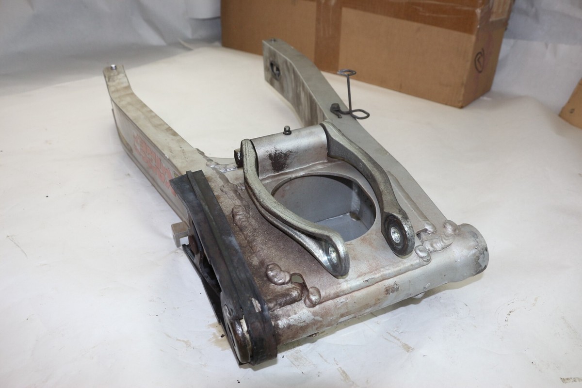 1996 - 2002 Kawasaki ZX600 Zx600E OEM Rear Swingarm Back