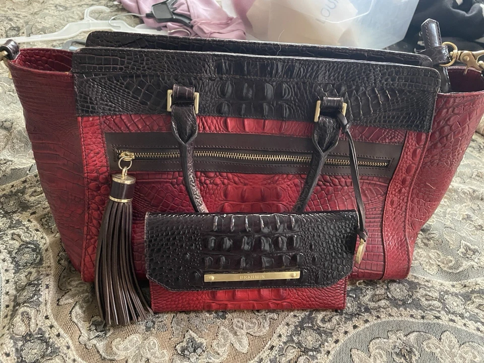 Bolso de mano Brahmin Annie rojo rubí y marrón con billetera a juego