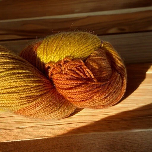 Calcetín Sweetgeorgia Yarn Tough Love 80% SW Merino/20% Nylon “Pumpkin Spice Pie” Foto 3 de 4