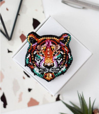 DIY Jewelry Making Beading kit Tiger Brooch Bead Embroidery Pin Needlepoint