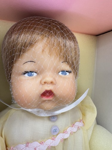 Vintage Tiny Thumbelina Wind Up Baby Doll Brand New In Box Mattel 2001 COA - Picture 3 of 13