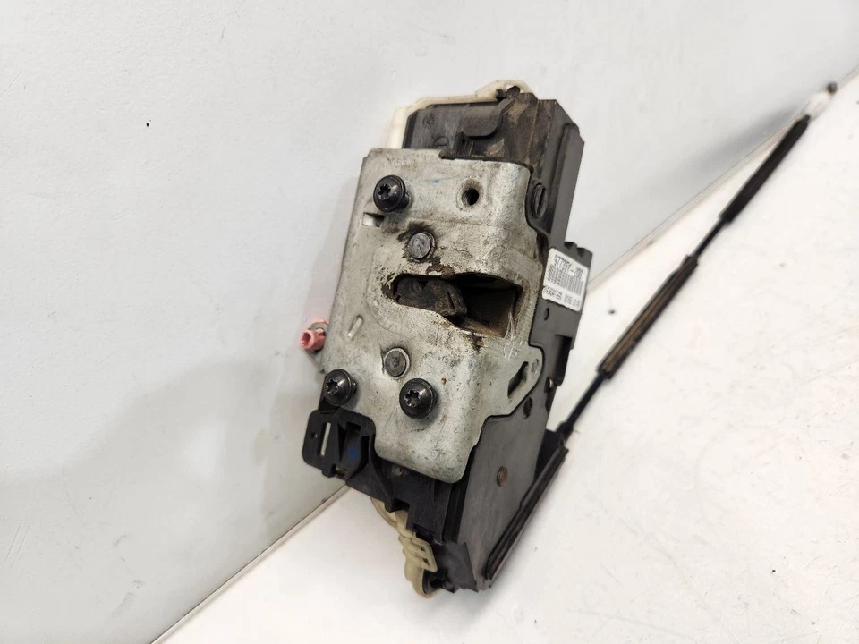 Pestillo de puerta trasera izquierda para conductores Ford Focus 2008 (sedán) - eléctrico Foto 2 de 4