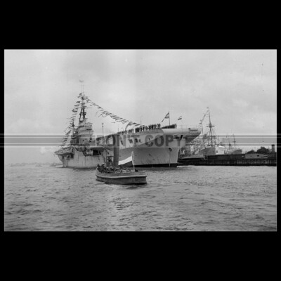 Photo B.002011 HNLMS KAREL DOORMAN R81 EX-HMS VENERABLE R63 AIRCRAFT CARRIER