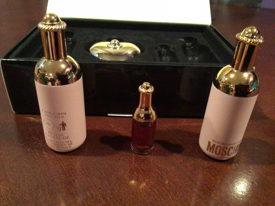 MOSCHINO PARFUM 套装 COFFRET MIGNON 香水 - 淋浴凝胶 - 身体乳 - 心脏香皂 — 第 3/4 张图片