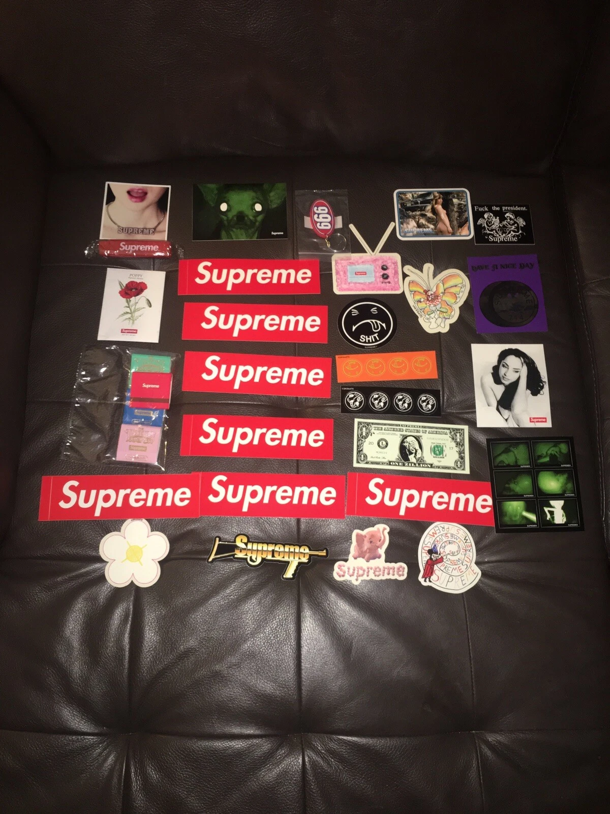 Lot d'accessoires Supreme Sitcker (allumettes, graines, brosse à dents, porte clés) 