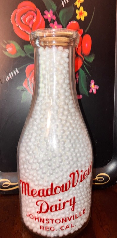 Old  MILK BOTTLE Meadow View Johnstonville California 1 qt Wild Oak Dairy cap