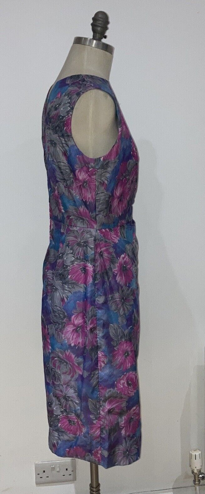 1950s Vintage Blue/Purple Floral Lined Dress Size 18" armpit to armpit Goodwood? 7