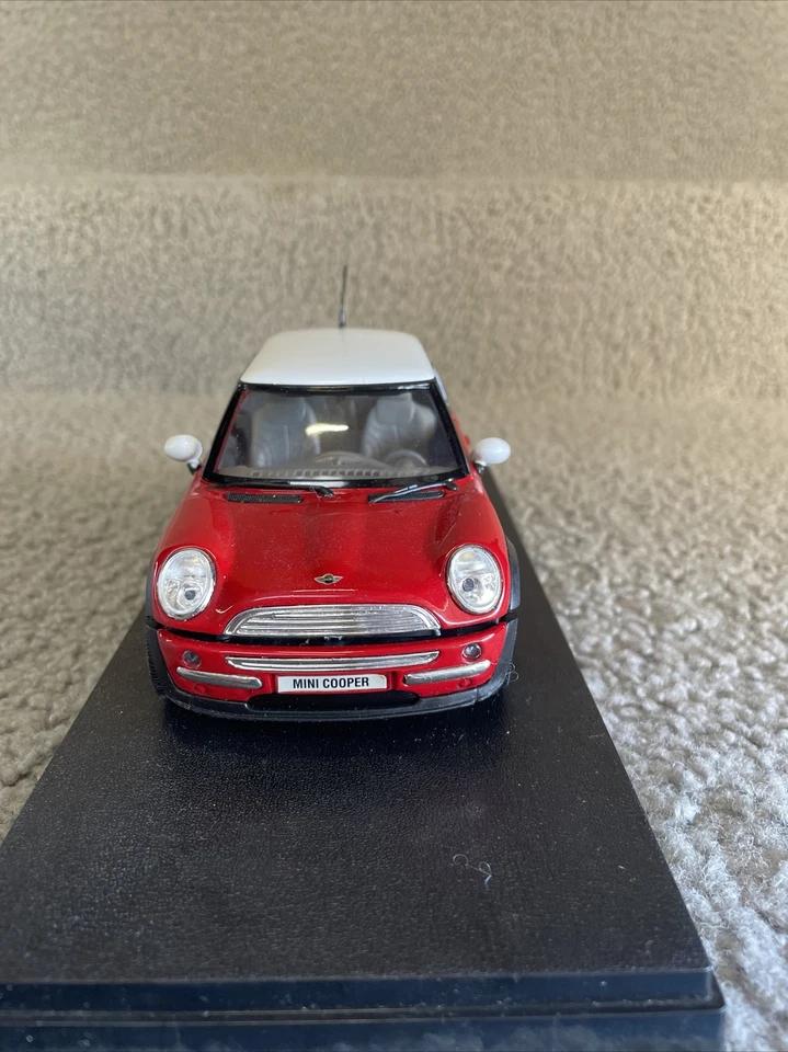 Week 1/32-2001 MINI COOPER -with PLASTIC CASE - Image 3 of 4