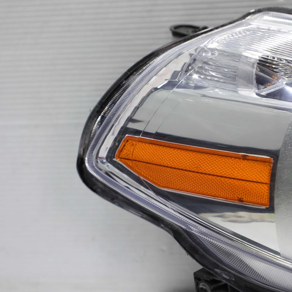 Conjunto de faros halógenos laterales derechos Nissan Versa 2007-2013 OEM 26010-EM30A Foto 3 de 4