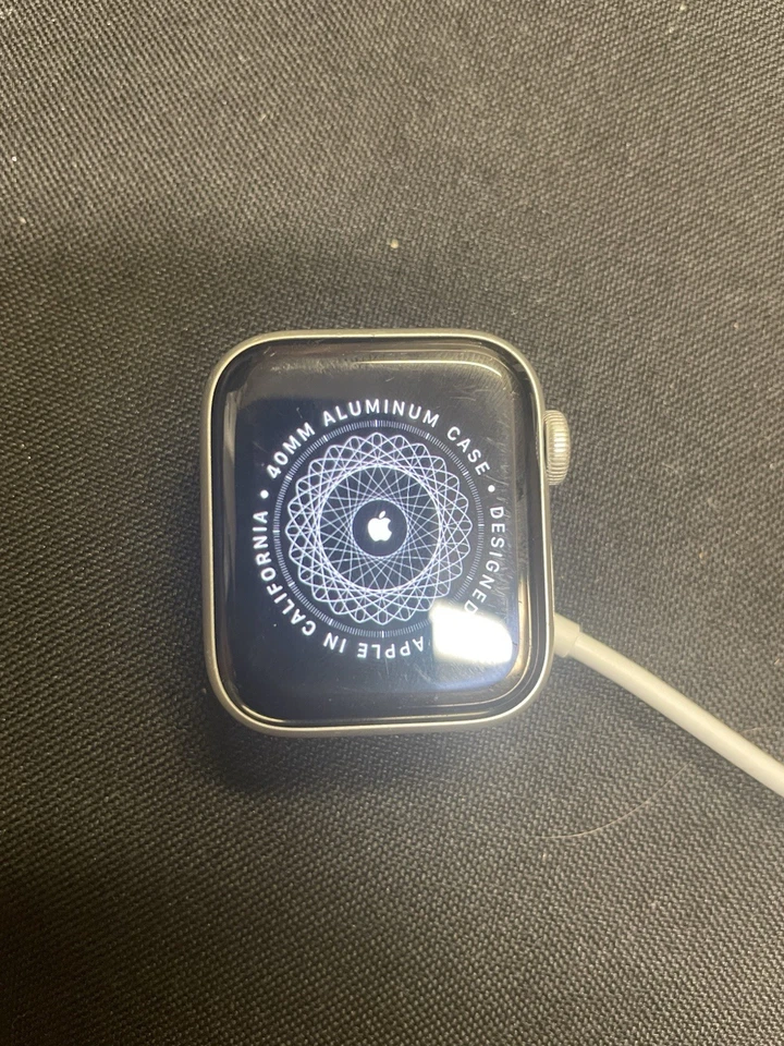Apple Watch SE 40 MM Aluminum & Ceramic Case, GPS, (Locked) - Image 3 of 3
