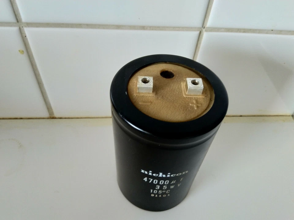 Nichicon 47000uF 35V Foto 2 de 2