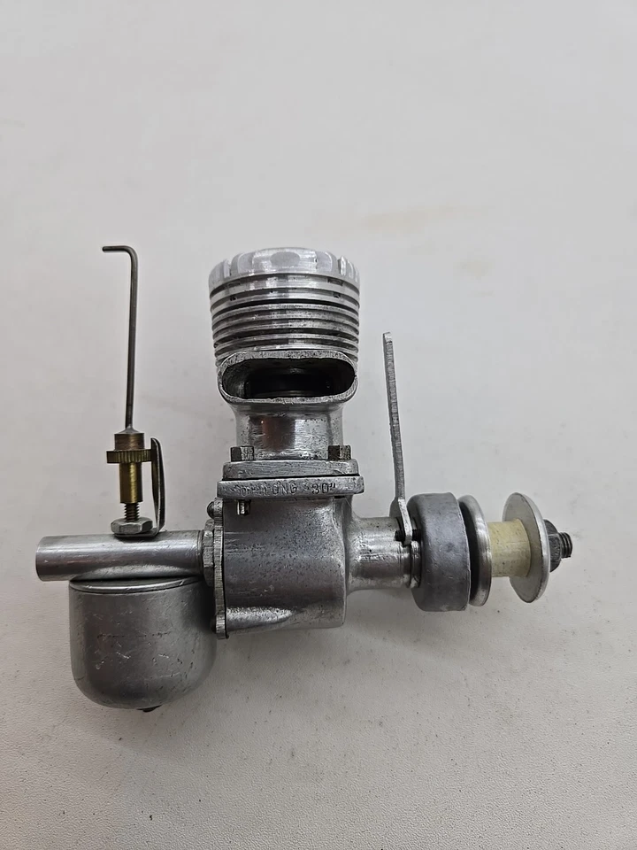 DELONG 30 1940s Spark Ignition Model Engine #3 M6 - Image 2 of 4