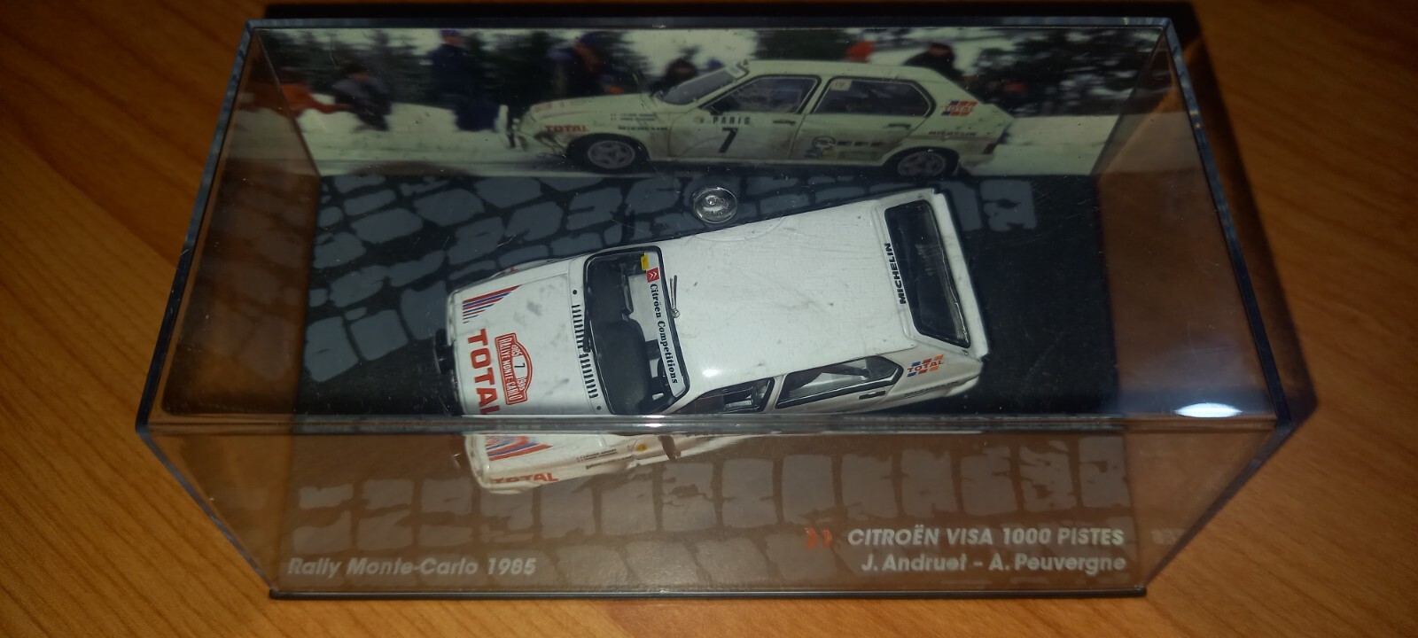 Foto 1 di 2