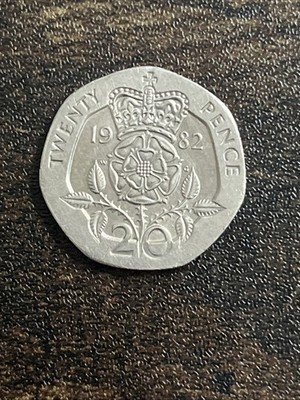 1982 Great Britain UK Elizabeth II 20 Twenty Pence Beautiful