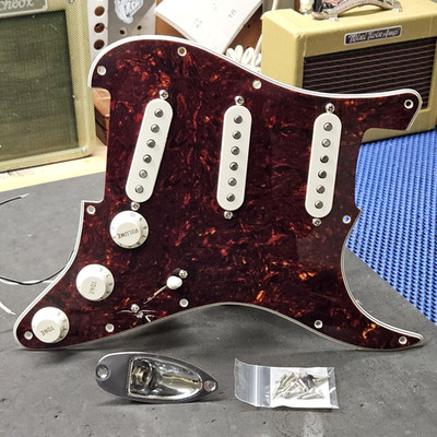 Fender Player Strat Loaded Pickguard Alnico 5 Pickups - Stratocaster Guitar
