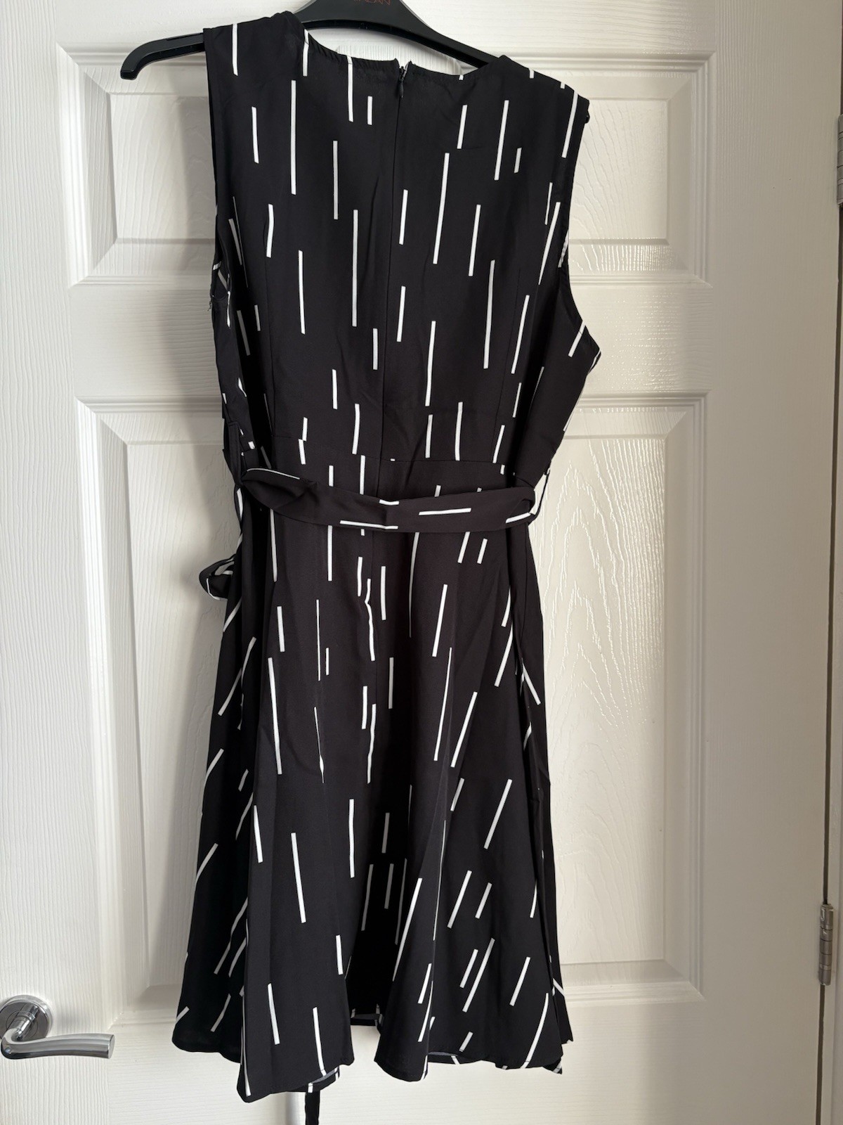 Black & White Geometric Print Sleeveless Dress Size L NEW image 4