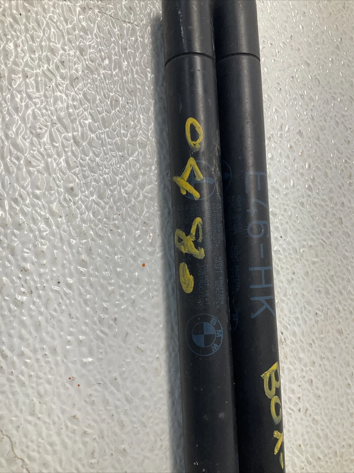 2007 Mercedes-Benz E550 OEM TAMPA DO PORTA-MALAS SUPORTE AMORTECEDOR 8 254 281 - Imagem 2 de 4