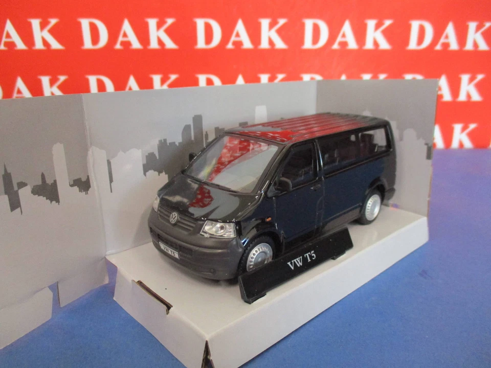 Die cast 1/43 Modellino Furgone Volkswagen T5 Minibus 2010 by Cararama - Immagine 2 di 4