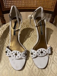 SHOES by Shelli Segal White Summer Heels with Ankle Strap & Studs 9M