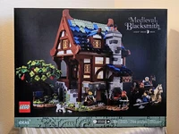 NEW! SEALED/RETIRED! LEGO Ideas: Medieval Blacksmith (21325)