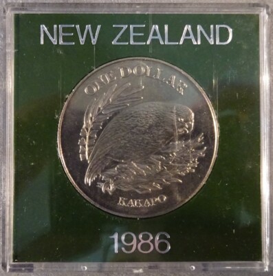 1986 ニュージーランド 1ドル カカポ　銀貨 1986 NEW ZEALAND - $1 DOLLAR - KAKAPO BIRD - BU Cu-Ni CROWN