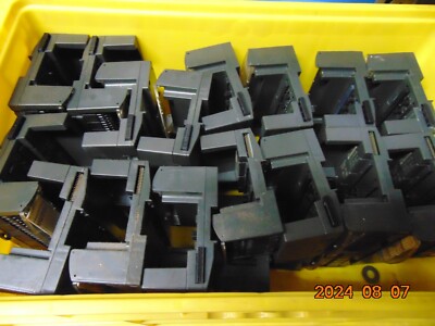 (1) GE Fanuc IC200CHS002B I/O Carrier Box Style