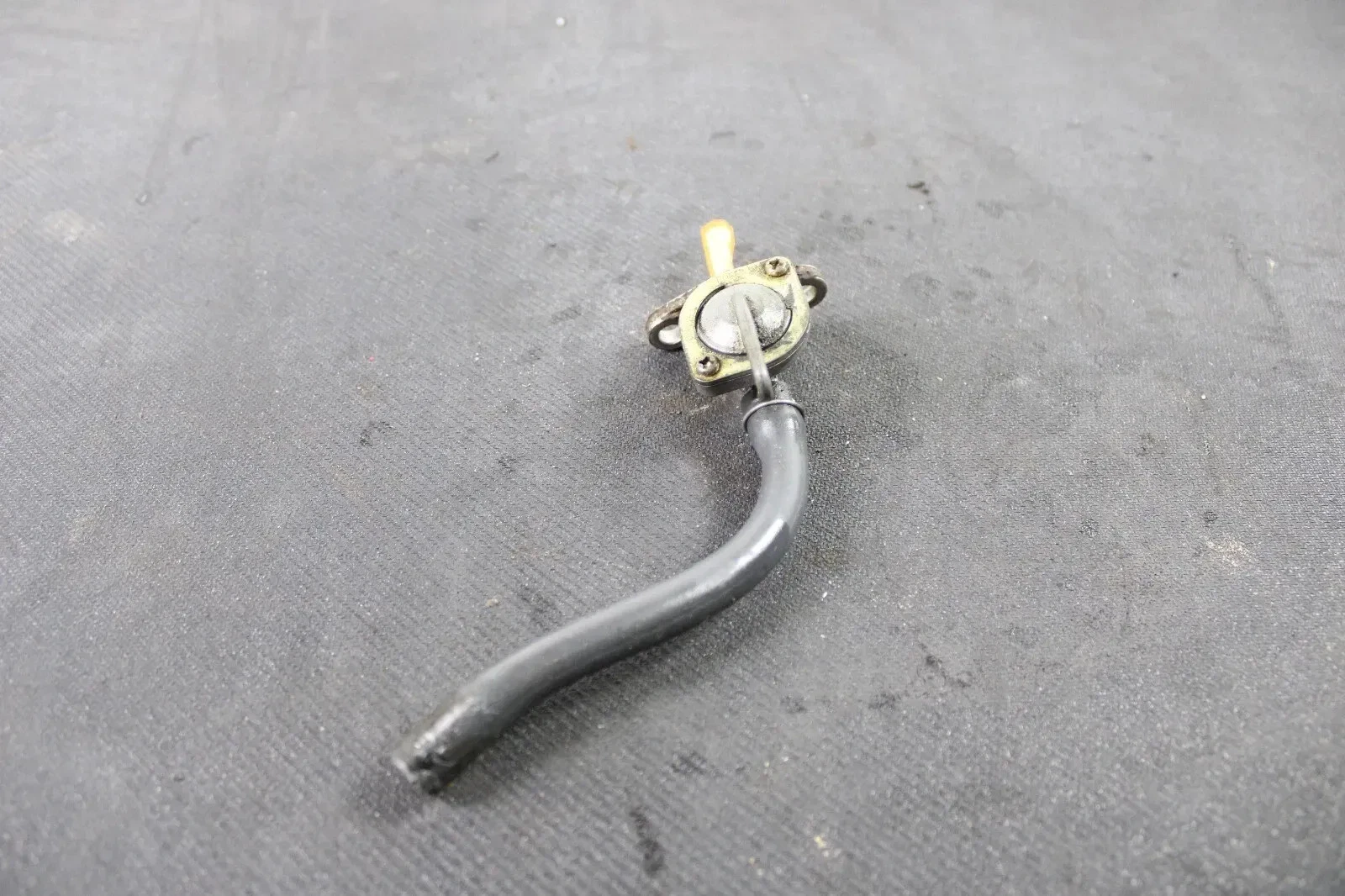 01-07 SUZUKI RM125 OEM GAS TANK FUEL COCK PETCOCK SHUT OFF VALVE B4499