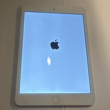 Apple iPad mini A1490 16GB Silver/White 7.9in Wi  Fi Tablet Bundle