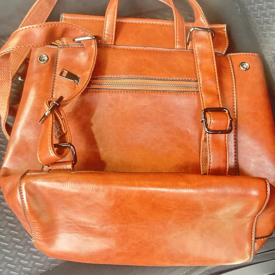 Mochila Wink Kangaroo de cuero marrón con diseño estructurado Foto 3 de 4