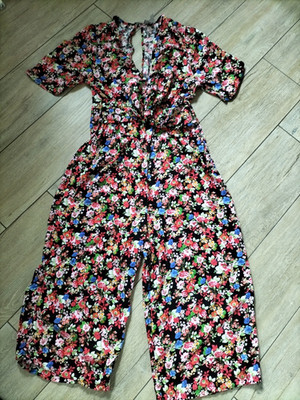 ASOS Jumpsuit Einteiler 44 eher 40/42  3/4Länge