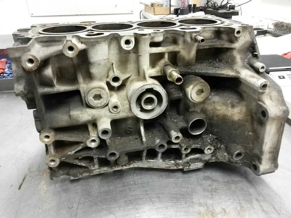 Engine Cylinder Block For 99-00 Honda Civic 1.6 - Image 2 of 4