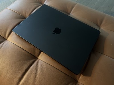 MacBook Pro 16 Nov 2023 M3 Max 16-Core CPU 40-Core GPU 64GB 4TB SSD Space Black