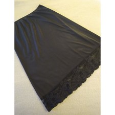 Vassarette 1154 Medium Black Half Slip Silky Nylon Lace Hem Lingerie