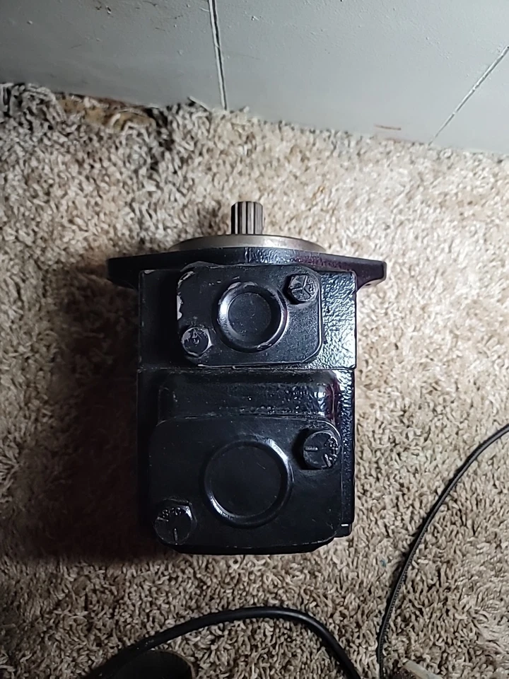 Parker  DENISON T6CM B14 3R01 C1 HYDRAULIC VANE PUMP New  - Image 2 of 3