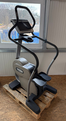 TECHNOGYM Excite 700 Stepper -STAIR - Stepmaschine - Visio Web -  Fitness Studio
