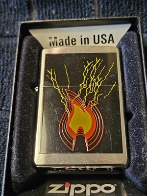 2008 ''Lightning and Flame'' Zippo - street chrome - NEW