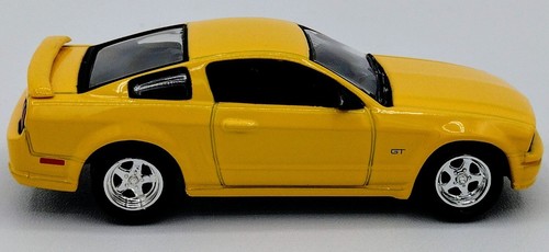 LOOSE Johnny Lightning 1:64 Muscle Cars USA 2005 Ford Mustang GT - Picture 5 of 10