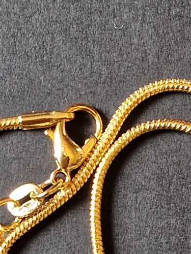 GOLD COLOURED 18" NECKLACE AND A GOLD COLOUR SHELL SHAPED LOCKET & FREE GIFTBOX. - Picture 12 of 16