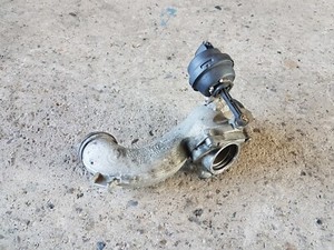 BMW 5er F07 F10 F11 535dX N57Z Verbindungsrohr Turbolader 8512394