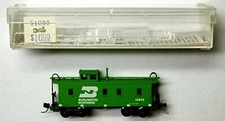 MTL Micro-Trains 51090 Burlington Northern BN 10926 wood caboose