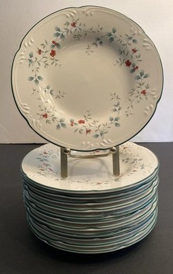 Set of 12 Pfaltzgraff WINTERBERRY Salad Lunch Dessert 8  Plates