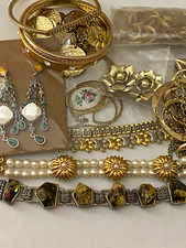Vintage Women’s Fashion Jewelry Mixed Lot Gold Tone Necklaces Earrings Bracelets