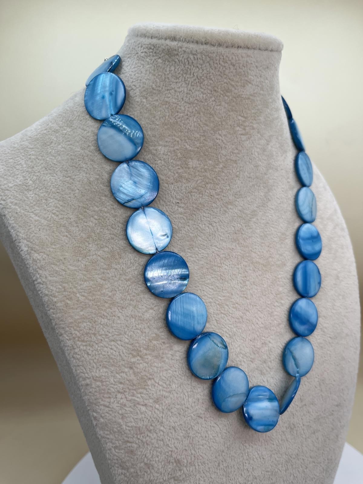 Blue Round Shell Bead Necklace - image 3