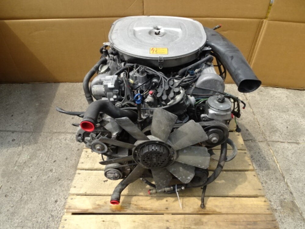 84 Mercedes R107 380SL engine, motor V8 M116 132,614 miles