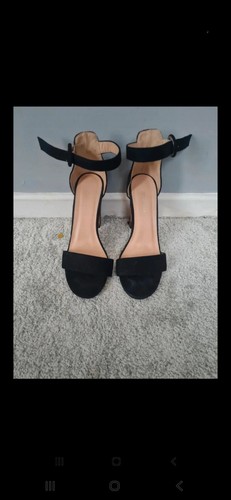 Black Heels - Picture 1 of 3