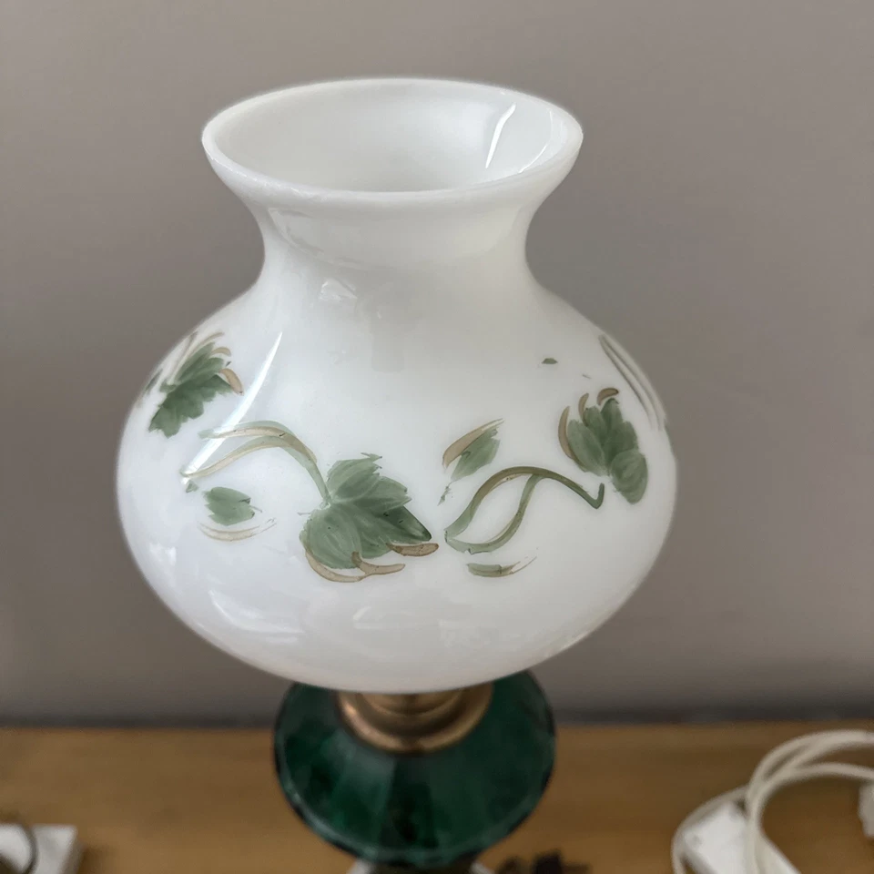 Base de mármol/lámparas estilo aceite ballena vidrio verde latón con tono marfil pintado a mano Foto 2 de 4