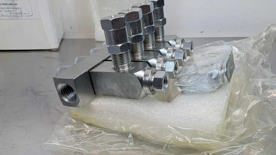 Graco GL-32 Grease Injector 24A924 293663 Ser C2617E Rev A 3500 PSI 1/4" NPT - Image 4 of 4