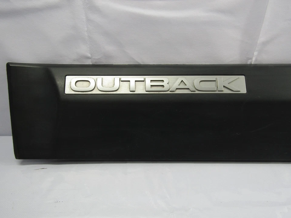 Subaru Outback 2010-2012 puerta delantera izquierda conductor moldura adorno negro OEM Foto 2 de 4