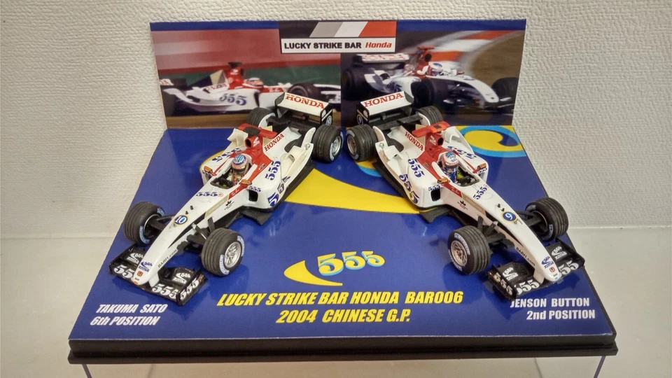 2 SET AUTO CONVERSIONE 1/43 MINICHAMPS BAR006 2004 PULSANTE GP CINESE SATO 555 - Immagine 4 di 4